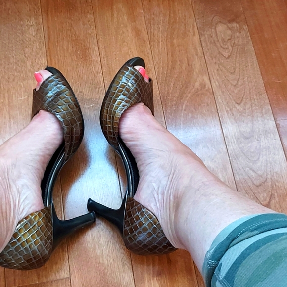 Peep toe shoes - Picture 2 of 6